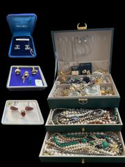 遺品整理 大量アクセサリー 刻印 指輪 金色 ネックレス ブローチ