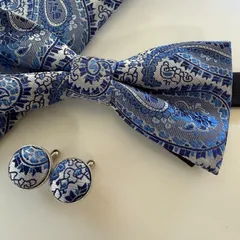 ④-10  蝶ネクタイ　ポケットチーフ　カフス3点セット