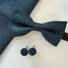 ④-11 蝶ネクタイ　ポケットチーフ　カフス3点セット