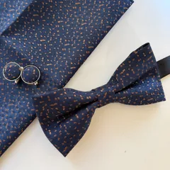 ④-14蝶ネクタイ　ポケットチーフ　カフス3点セット