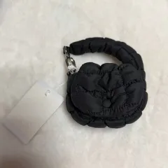 COS コス キルト ナノバッグ ブラック (エアーポッズ Airpods ケース) キーホルダー