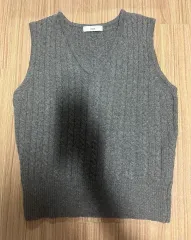 ケーブル ニット ベスト グレー