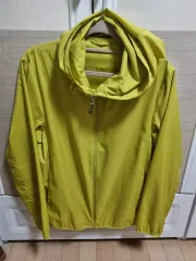 UNIQLO ユニクロ ウインドブレーカー 出品