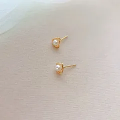 ゴールド パール ピアス 三角形 トライアングル シンプル 上品　ESN050