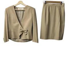 KOJI WATANABE STYLE(コージワタナベ スタイル) スカートスーツ レディース美品  - ベージュ 肩パッド/リボン