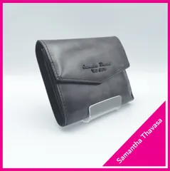 ✱Samantha Thavasa（サマンサタバサ）✱ 二つ折り財布 ミニ財布 ブラック 黒 レザー 本革 型押しロゴ フラップ ロングセラー レディース お洒落 かわいい スタイリッシュ シンプル 上品 コンパクト 収納豊富 ギフト プレゼント 美品