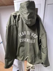 エッセンシャルズ FEAR OF GOD(フィアオブゴッド) カーキ色 アウター
