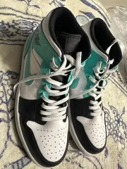 ジョーダン1 ミッド トロピカル ツイスト