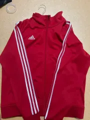 アディダス赤ジャージ