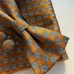 ⑤-1  蝶ネクタイ　ポケットチーフ　カフス3点セット