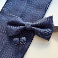 ⑤-2   蝶ネクタイ　ポケットチーフ　カフス3点セット