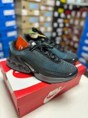 275 NIKE ナイキ エアマックス Dn ランニングシューズ スニーカー DV3337-010