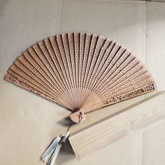透かし彫り 白檀扇子 タッセル付き - メルカリ