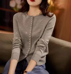 ニット カーディガン レディース 長袖 ニット未使用 カーディガン パールボタン クルーネック ショート丈 リブ袖 トップス フライス襟カーデ 肩掛け ボレロ 大人 ライトアウター 羽織り 伸縮性 おしゃれ きれいめ 高級感 普段着 春 秋