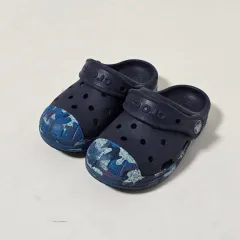 クロックス ネイビー/ブルー カモ キッズ サンダル c8 150 L