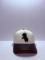 Newera シカゴホワイトソックス レザーバイザー 9forty A-FRAME スナップバックキャップ ツートンカラー