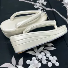 草履　厚底　エナメル　シンプル　軽量　厚底草履　こっぽり　鼻緒白　  無地　アイボリー　ヒール草履　定番カラー　ナチュラル　フォーマル　振袖用　成人式　卒業式　女性　入学式　卒業式 袴　結婚式　 礼装　晴れの日　ママ振袖　レディース　かかと3段　Fサイズ