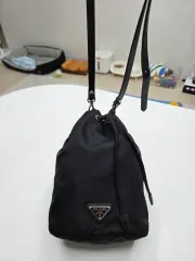 2026年最新】プラダ 巾着ポーチの人気アイテム - メルカリ