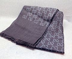 GUCCI グッチ ストール 紫 140x140 - メルカリ