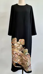 黒留袖リメイク　金色装飾　ロングワンピース　黒　正絹　　駒刺繍　飛鶴花文　暈し染め　金彩