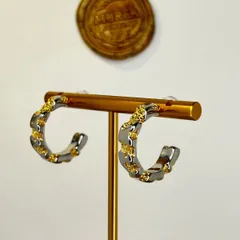 アートメタル×ゴールドチップピアス 個性派フープ   フープピアス メタルピアス シルバーアクセ ゴールドアクセント／韓国ファッション ユニセックスアクセ  高見えアクセ
