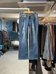 トゥルーレリジョン ブーツカット デニムパンツ