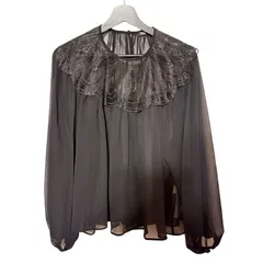 C428 ZARA 刺繍入りセミシアーブラウス（エンブロイダリー ブラウス）ボリュームスリーブ ブラック 大人可愛い スカラップデザイン