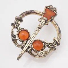 Q421 ブローチ レッドストーン風 ゴールド デザイン アンティーク コスチュームジュエリー