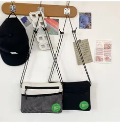 スマホショルダー ポーチ バッグ サコッシュ 斜め掛け 軽量 収納 機能的 韓国 ブラック 黒 ホワイト 白