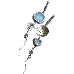 アンティーク調 アシンメトリー 揺れるピアス ストーン×メタル 個性派デザイン レディース