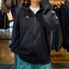 VANS ブラック ハーフジップ フーディー