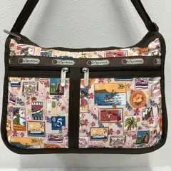 9427　LeSportsac　レスポートサック　デラックスエブリデイ　ナイロン　レディース　ショルダーバッグ　ワンショルダー　肩がけ　斜めがけ　クロスボディ　切手　世界　旅行　花柄　ピンク　総柄