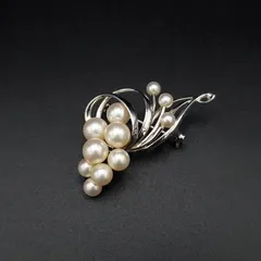 MIKIMOTO ミキモト ブローチ アコヤパール 本真珠 リーフモチーフ シルバー SV 刻印 11珠 上品 ギフト プレゼント 贈り物 上品 高級感 ギフト プレゼント 贈り物 入学式 卒業式 フォーマル 冠婚葬祭