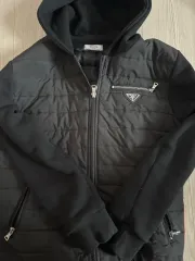 PRADA ブラック フード ダウン アウター