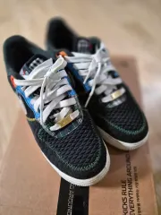 ナイキ エアフォース 1 LV8 ブラック/セイル/ユニバーシティ レッド/ホワイト DZ4855