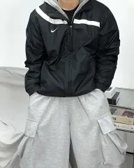 ナイキ ブラック スウッシュ ウィンドブレーカー L