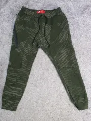 ナイキ テックパック パンツ カモ ジョガーパンツ カーキ L