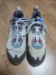 ナイキ x トラヴィス スコット エア マックス 270 リアクト (265)