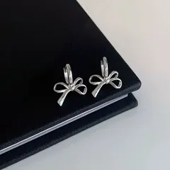 リボンピアス シルバー シンプル かわいい アクセサリー 両耳用 EH017