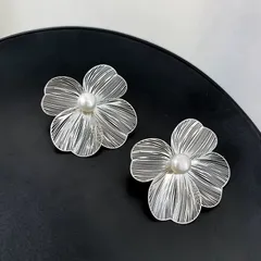 シルバーフラワーピアス クリアフラワー 人気 大きめ パール付き EM005