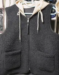 黒フリースフードベスト（未使用）