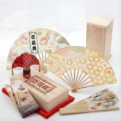 新品 [ahomeone]【50年の職人技】投扇興 セット（とうせんきょう）本格セット【職人手作り 100%オーダーメイド・木箱付き】 松製枕/手書き扇子5本/蝶的/敷物/点数表 伝統工芸 七宝紋竹骨/天然和紙 お座敷遊び 江戸時代の雅な遊び 贈り物 インテリ
