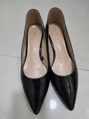 ブラック エナメル レディース パンプス
