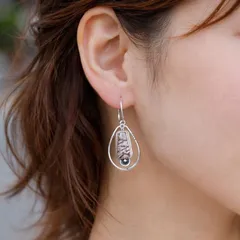 ナチュラルストーン ピアス ティアドロップ フック式 シルバーカラー 揺れるシルバーピアス 大人カジュアル