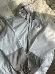 ナイキ ジョーダン ウィンドブレーカー