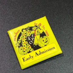 缶 バッジ　アメリカ　輸入雑貨　ビンテージ　53mm　『 ハロウィンエキスポ　1999 』　当時物　　ヴィンテージ　バッチ　ピンバッチ　※　ノベルティー 　アドバタイジング　レトロ　昭和　( BAT1229 )
