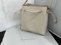 CHARLES & KEITH / ドローストリング ホーボーバッグ / 40780136-6 23L6 W / ベージュ / チャールズアンドキース