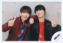 【中古】生写真(ジャニーズ) HiHi Jets/高橋優斗・作間龍斗/横型・上半身/HiHi Jets ISLAND TV プロフィール写真撮影オフショット 第2弾/公式生写真