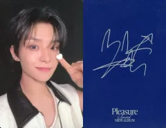 【中古】コレクションカード(男性) TREASURE/ジフン(JIHOON)/裏面印刷サイン入り/CD「SPECIAL MINI ALBUM [PLEASURE]」(BLUE Ver.)封入セルフィーフォトカード