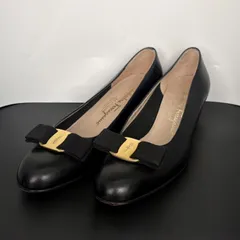 美品 サルヴァトーレフェラガモ Salvatore Ferragamo パンプス レザー ヴァラ リボン プレーントゥ 7 24cm ブラック 黒 ゴールド 靴